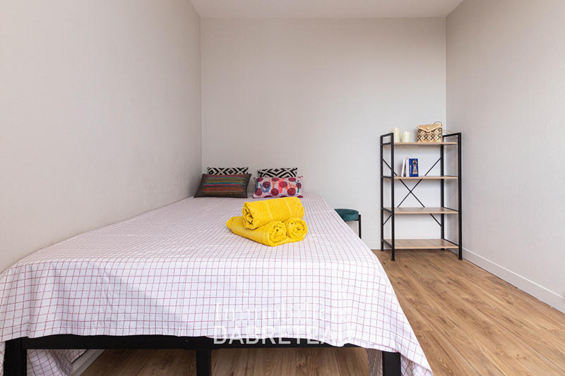 Chambre - 107 m² - 7 pièces