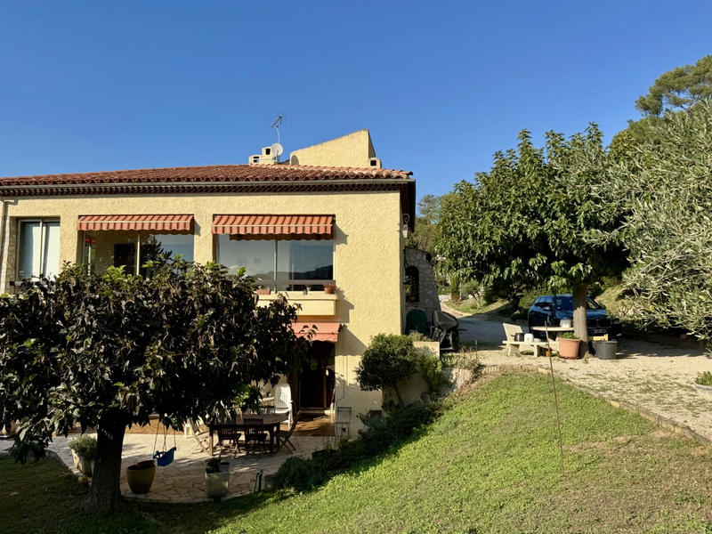 Maison - 290 m² - 9 pièces