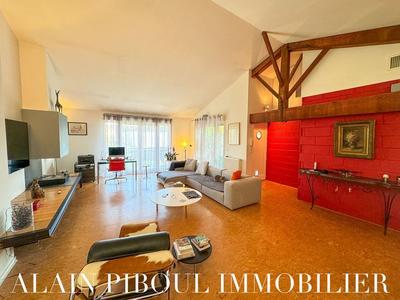 Maison traditionnelle - 153 m² - 6 pièces