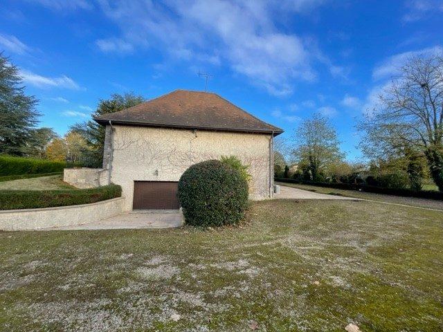 Maison traditionnelle - 185 m² - 8 pièces