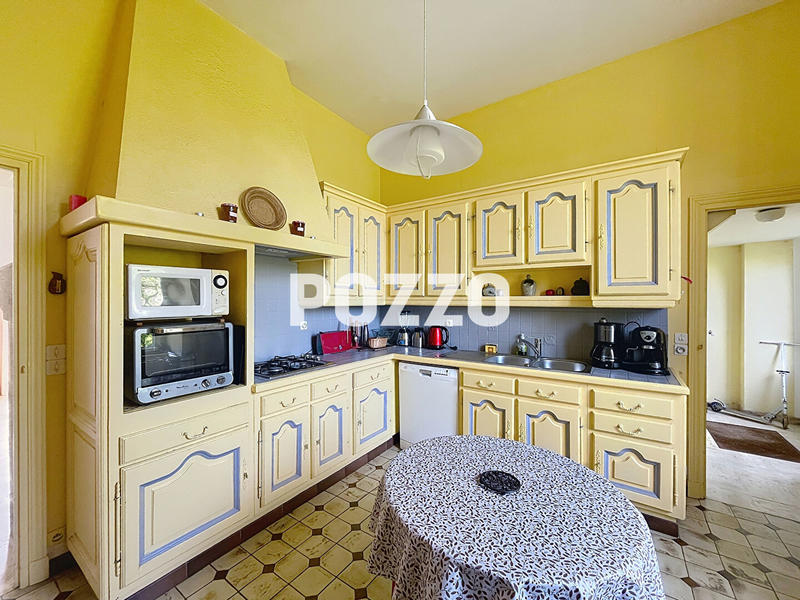 Maison - 201 m² - 10 pièces