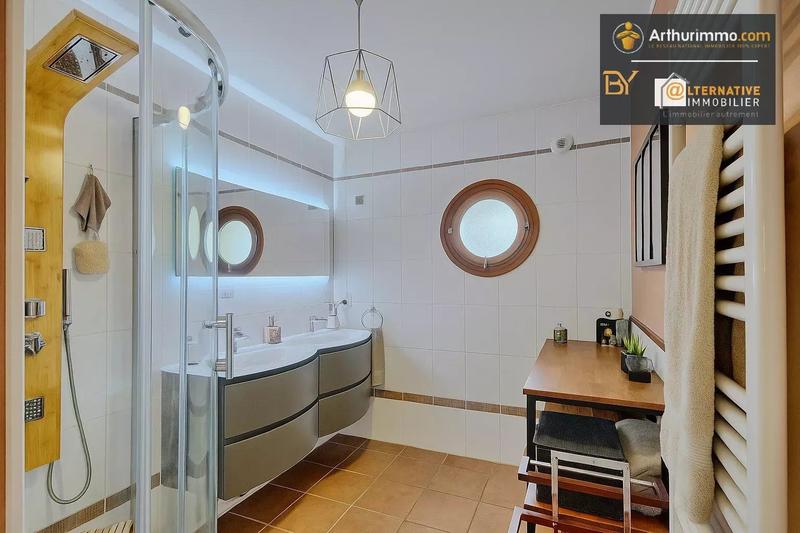 Maison - 183 m² - 8 pièces