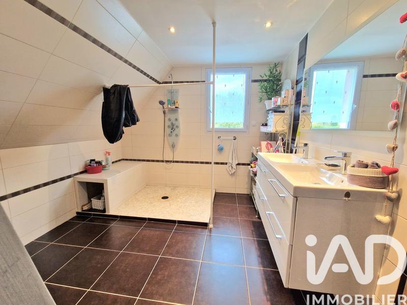 Maison - 205 m² - 6 pièces