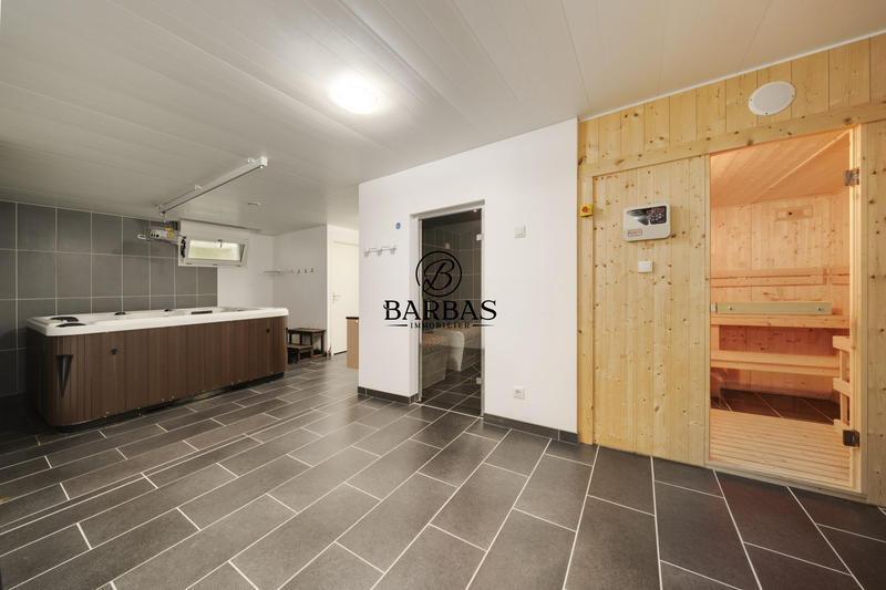 Appartement - 302 m² - 10 pièces