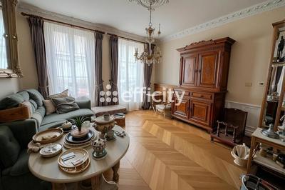 Demeure - 233 m² - 9 pièces