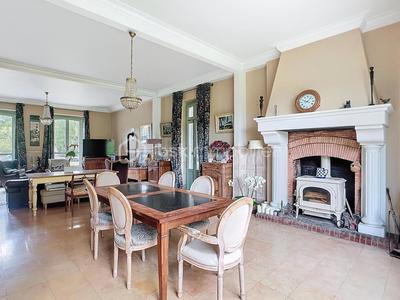 Propriété - 243 m² - 8 pièces