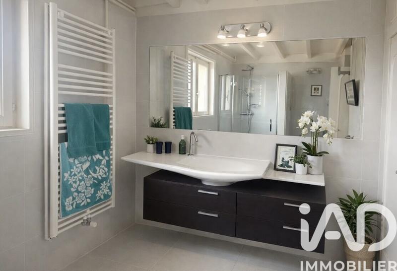 Maison - 285 m² - 9 pièces