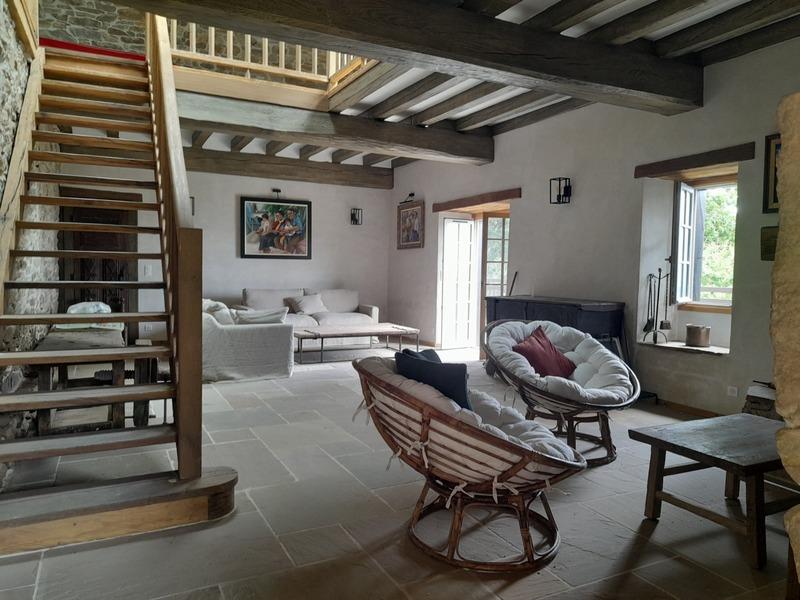 Propriété - 220 m² - 8 pièces