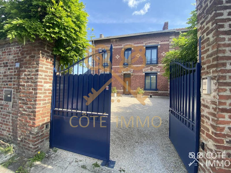 Maison - 200 m² - 9 pièces