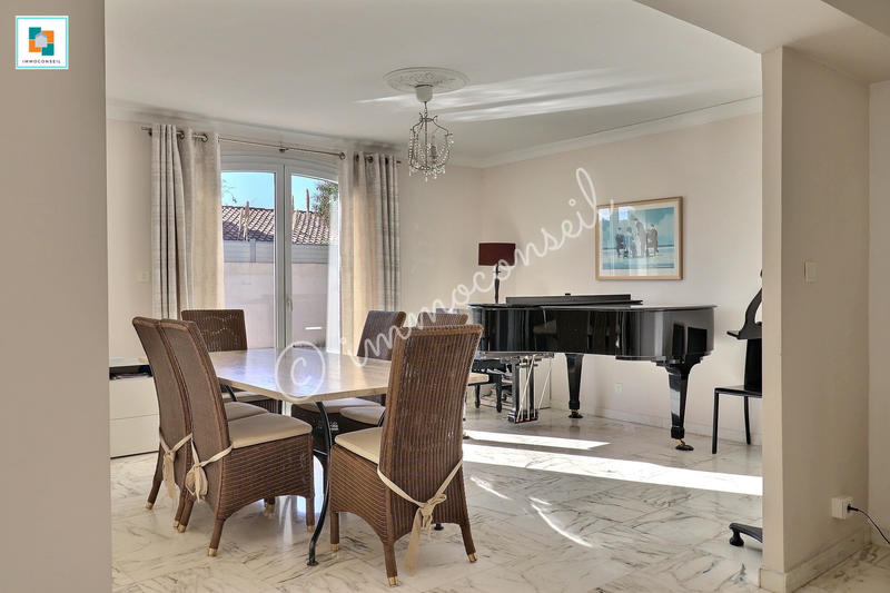 Maison - 180 m² - 5 pièces