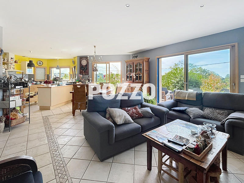 Maison - 196 m² - 9 pièces