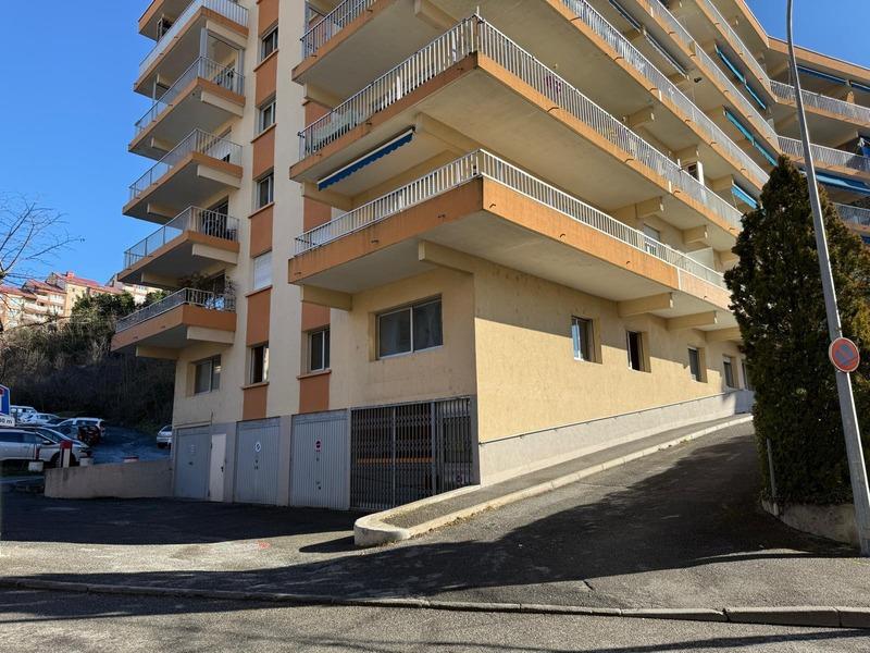 Local commercial - 75 m² - 4 pièces