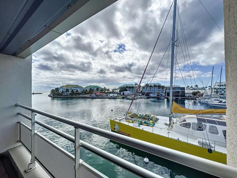 Appartement - 1 250 m² - 50 pièces