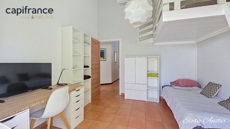 Propriété - 145 m² - 5 pièces