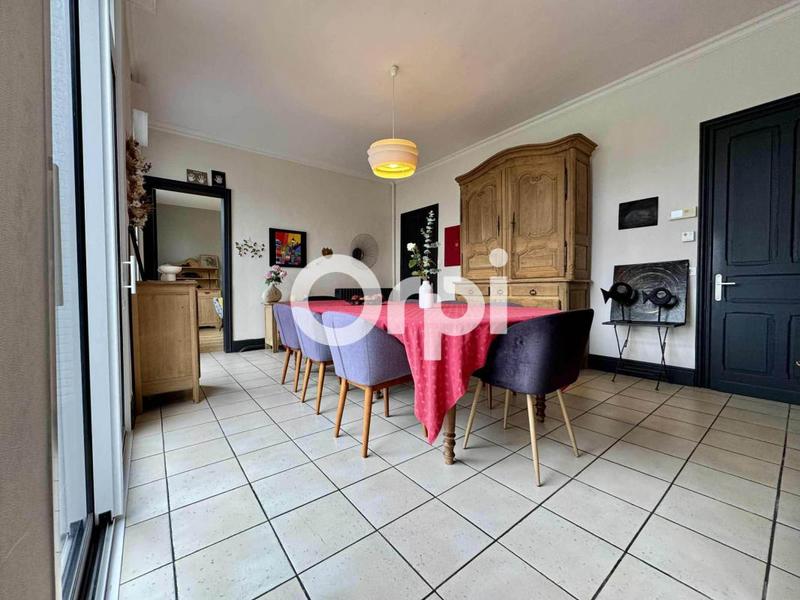 Maison - 228 m² - 7 pièces