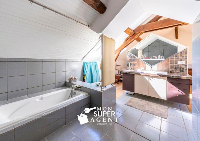 Maison - 202 m² - 7 pièces