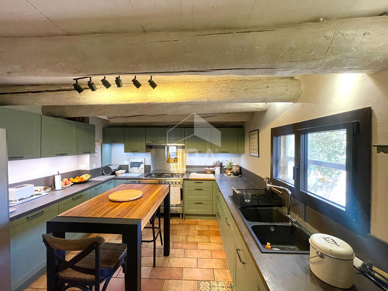 Maison - 228 m² - 8 pièces