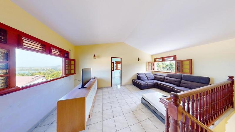 Maison - 180 m² - 7 pièces