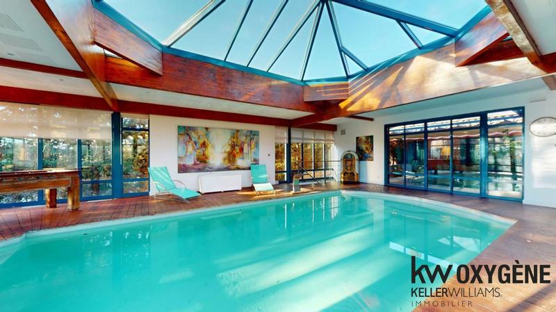 Propriété - 980 m²