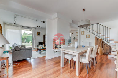 Maison - 196 m² - 7 pièces