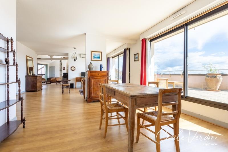 Appartement - 192 m² - 8 pièces