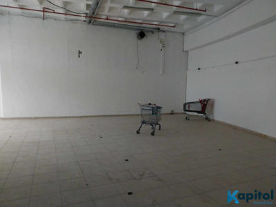 Magasins - 151 m²