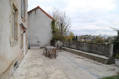 Maison - 220 m² - 9 pièces