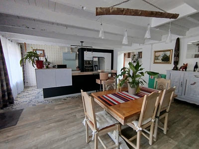 Maison - 185 m² - 7 pièces