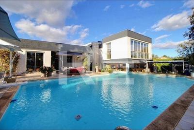 Villa - 323 m² - 8 pièces