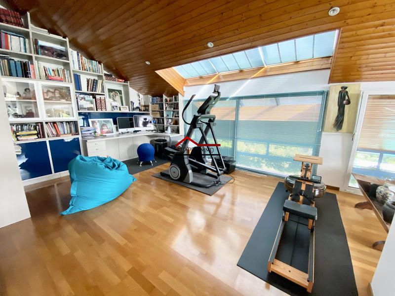 Villa - 250 m² - 6 pièces