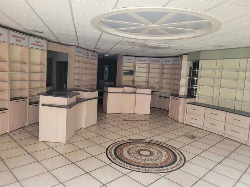 Magasins - 175 m² - 2 pièces