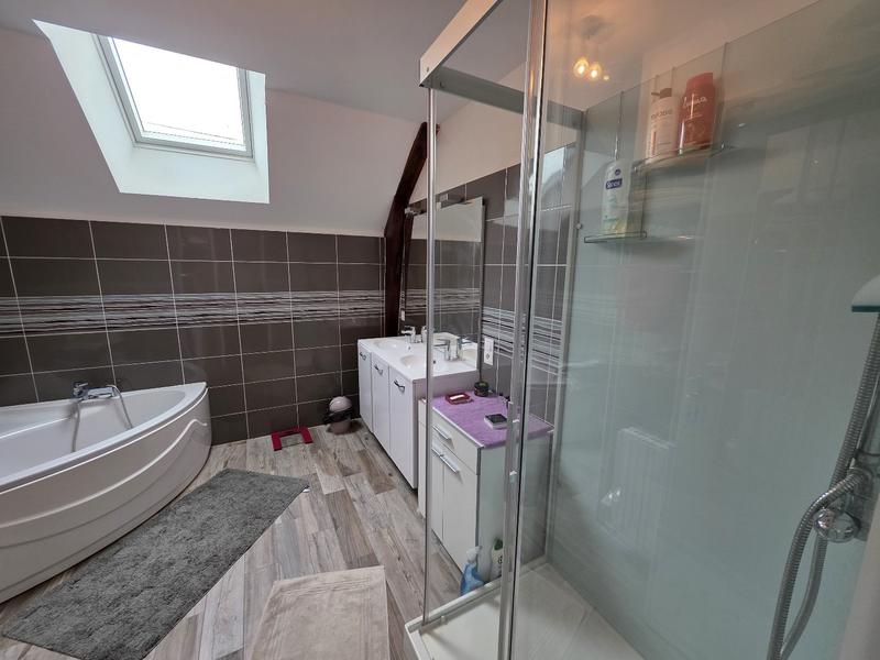 Maison - 245 m² - 9 pièces