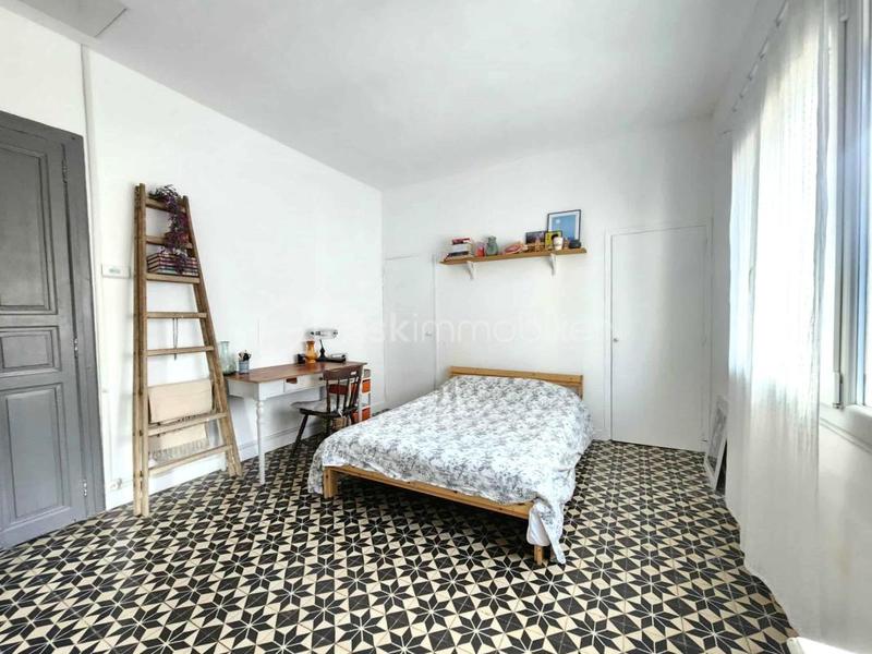 Maison - 246 m² - 10 pièces