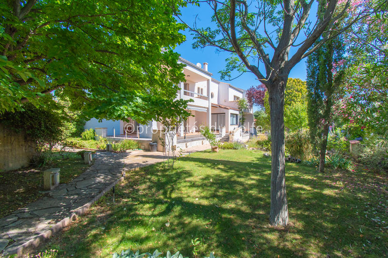 Maison - 309 m² - 9 pièces