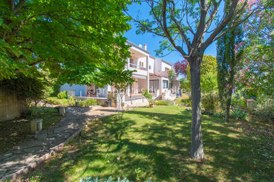 Maison - 309 m² - 9 pièces