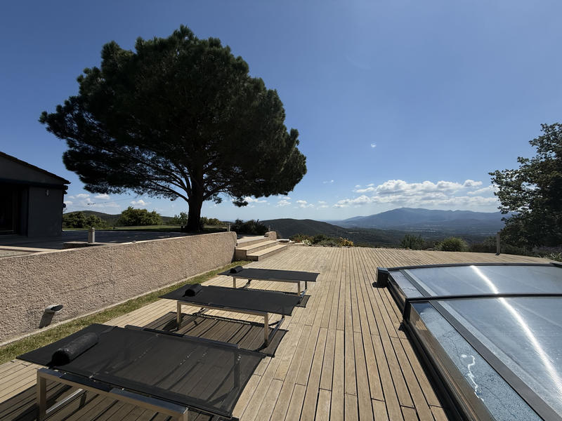 Maison - 250 m² - 9 pièces