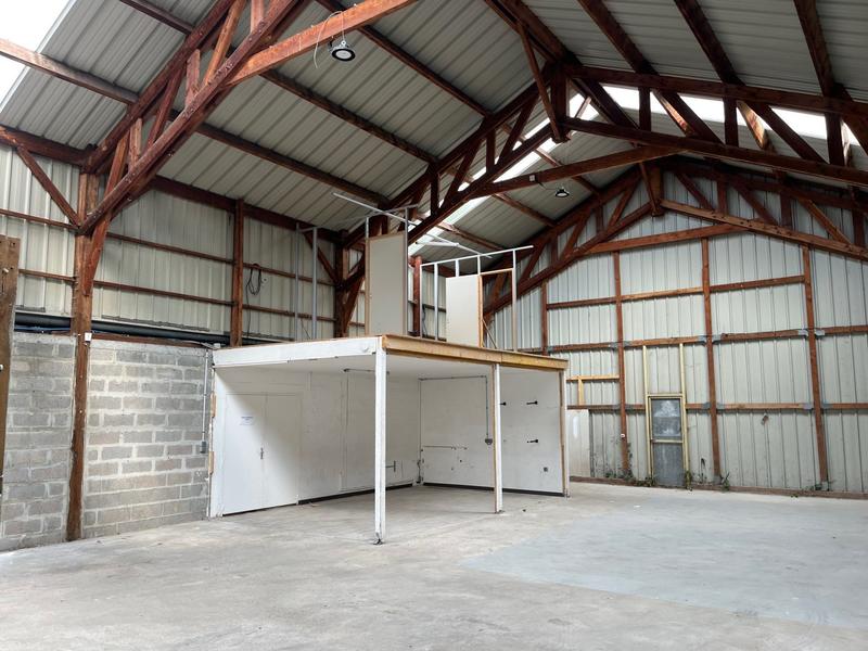 Entrepôt - 231 m²