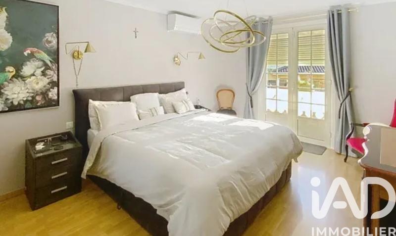 Maison - 260 m² - 7 pièces