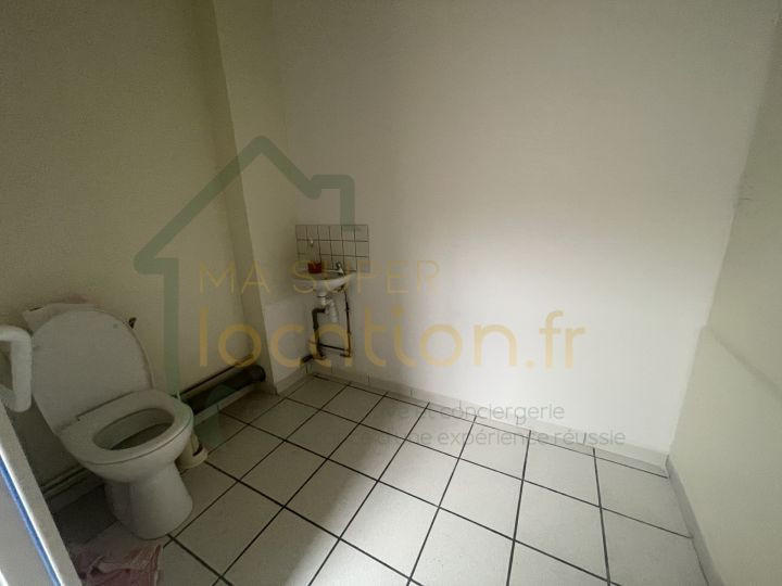 Local commercial - 84 m² - 3 pièces