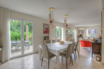 Maison - 204 m² - 6 pièces