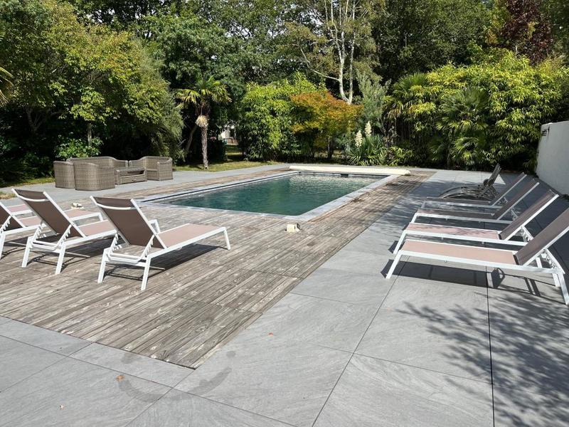 Chaumière - 312 m² - 9 pièces