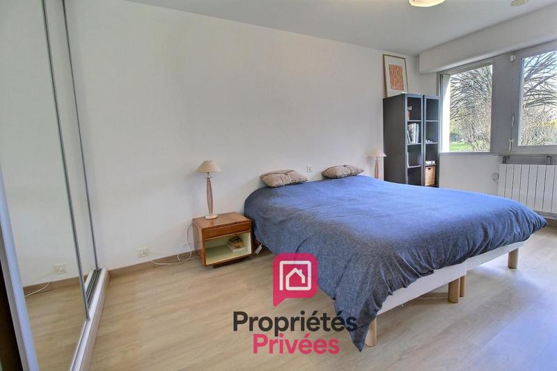 Propriété - 245 m² - 9 pièces