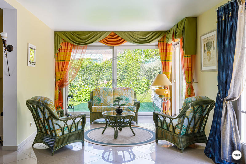 Maison - 236 m² - 9 pièces