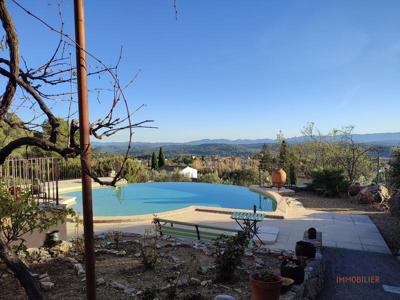 Maison - 228 m² - 6 pièces