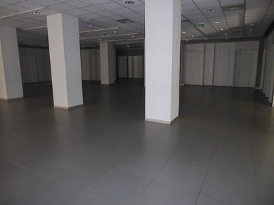 Local commercial - 1 400 m²