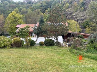 Maison - 230 m² - 5 pièces