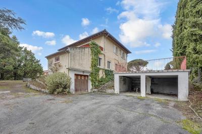 Maison - 235 m² - 7 pièces
