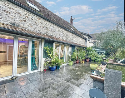 Maison - 274 m² - 10 pièces