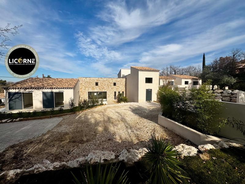 Villa - 219 m² - 9 pièces