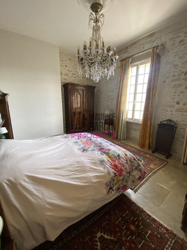 Maison - 590 m² - 14 pièces